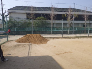 県立広高等学校　テニスコート用真砂土（粒径3㎜以下）　グラウンド用資材　取扱