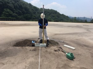 広島県安芸郡海田町　海田総合公園野球場　ピッチャープレート　設置作業