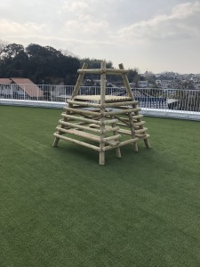 遊具　丸太砦　園舎　屋上　遊び　園児　幼稚園　保育園　こども