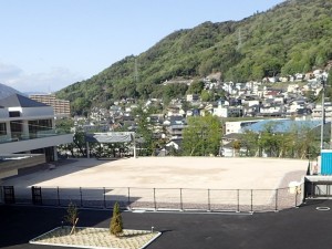 保育所　幼稚園　遊具　園庭　ブランコ　子ども　遊び　JOHOKUこどもアカデミー　広島城北学園　幼児　教育　保育