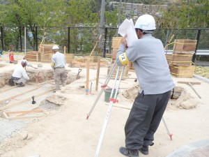 保育所　幼稚園　遊具　園庭　ブランコ　子ども　遊び　JOHOKUこどもアカデミー　広島城北学園　幼児　教育　保育