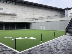 福山市総合体育館　エフピコアリーナふくやま　人工芝　中庭　スポーツ　施設　遊び　子ども　夏休み　福山市　広島県　