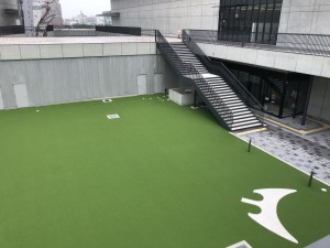 福山市総合体育館　エフピコアリーナふくやま　人工芝　中庭　スポーツ　施設　遊び　子ども　夏休み　福山市　広島県　