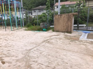 広島市安芸区　矢野南小学校　グラウンド　排水　水みち　勾配　グラウンド土　真砂土　排水溝　整地　黒土　校庭　砂