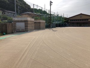 広島市安芸区　矢野南小学校　グラウンド　排水　水みち　勾配　グラウンド土　真砂土　排水溝　整地　黒土　校庭　砂