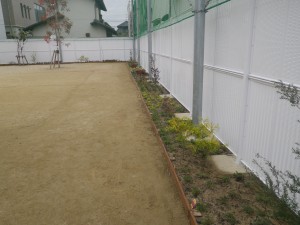 幼稚園　園庭　花壇　花　緑　植栽　造園　除草　剪定　人工芝　スポーツ施設　遊具　グラウンド資材