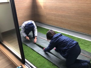 広島市　安佐南区　マンション　一軒家　バルコニー　人工芝　敷設　お家時間　充実　除草　お庭　管理　防草　ペット　犬　猫　ベランダ　剪定　楽　スポーツ施設　テニス　サッカー　練習　練習場