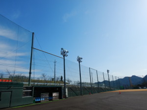 広島県　広島市　三原市　スポーツ施設　施工　設計　改修　工事　野球　テニス　バスケット　スポーツ　サッカー　グラウンド　整備　黒土　土　混合土　不陸　土補充　グラウンド資材　ホワイトライン　苦汁　凍結防止　学校　校庭　幼稚園　園庭　維持管理　造園　草刈　除草　剪定　庭木　お手入れ　人工芝　天然芝　ブルペン　スタジアム