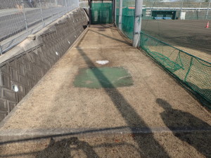 広島県　広島市　三原市　スポーツ施設　施工　設計　改修　工事　野球　テニス　バスケット　スポーツ　サッカー　グラウンド　整備　黒土　土　混合土　不陸　土補充　グラウンド資材　ホワイトライン　苦汁　凍結防止　学校　校庭　幼稚園　園庭　維持管理　造園　草刈　除草　剪定　庭木　お手入れ　人工芝　天然芝　ブルペン　スタジアム