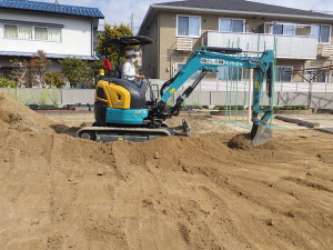 広島市立山本幼稚園　グラウンド　園庭　整備　表層　安全　整地　鋤取り　黒土　資材　混合土　学校　小学校　中学校　高等学校　大学　スポーツ施設　工事　人工芝　テニス　野球　バスケット　競技場　苦汁　にがり