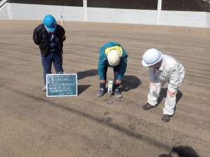 岡田運動公園　野球場　整備　グラウンド　スポーツ　施設　グラウンド資材　混合土　黒土　野球　テニス　サッカー　学校　校庭　グラウンド　整備　水たまり　砂埃　施工　設計　維持管理　芝　人工芝　お庭　造園　剪定　除草