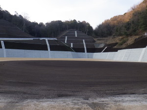 岡田運動公園　野球場　整備　グラウンド　スポーツ　施設　グラウンド資材　混合土　黒土　野球　テニス　サッカー　学校　校庭　グラウンド　整備　水たまり　砂埃　施工　設計　維持管理　芝　人工芝　お庭　造園　剪定　除草