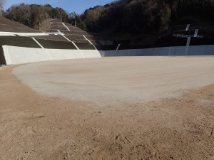 岡田運動公園　野球場　整備　グラウンド　スポーツ　施設　グラウンド資材　混合土　黒土　野球　テニス　サッカー　学校　校庭　グラウンド　整備　水たまり　砂埃　施工　設計　維持管理　芝　人工芝　お庭　造園　剪定　除草